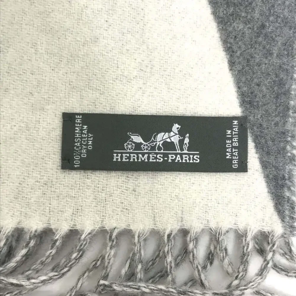 HERMES White Scarf - Picture 9 of 10